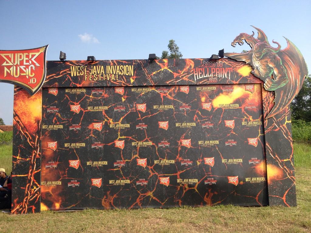 Begitu dateng jangan lupa buat foto-foto dulu di Wall of Fame <a href="/hellprint/">HELLPRINT FESTIVAL</a> #WestJavaInvasionFestival Banjar!