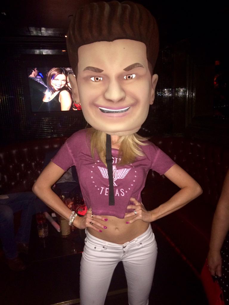 Yeah.... @_jennamichelle_ taking over the party at <a href="/BodyEnglishLV/">Body English Vegas</a> @HardRockHotelLV <a href="/DJPaulyD/">DJ Pauly D</a> <a href="/55JBravo/">Joe Bravo</a>