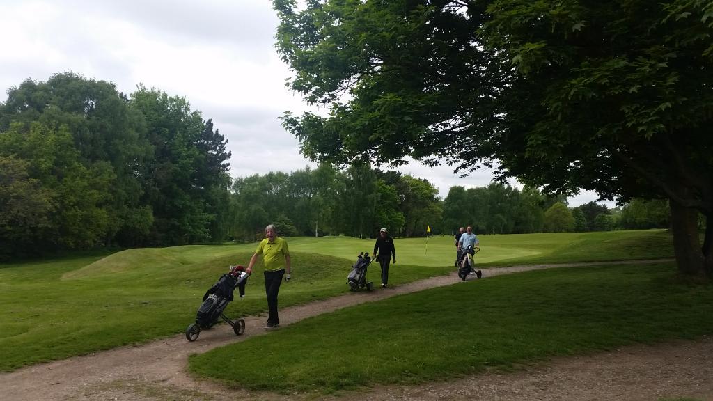 MidlandsGolfer's tweet photo. Society mingling Fri @PypeHayesGolf good to see old faces and meet some new ones, big soc feature coming soon to MG http://t.co/o3HfwVohnV