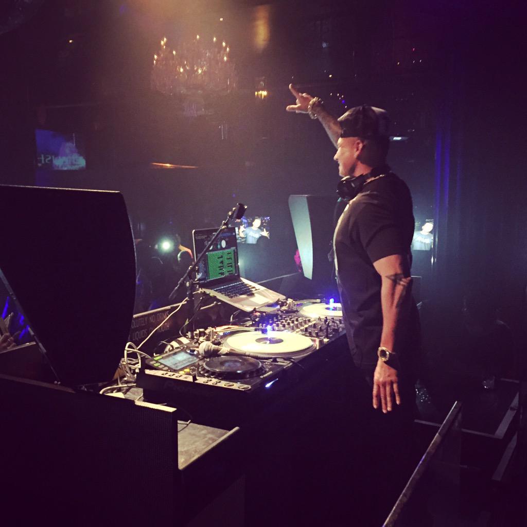 Yeah, this is happening right now! 

<a href="/DJPaulyD/">DJ Pauly D</a> #Vegas #MDW