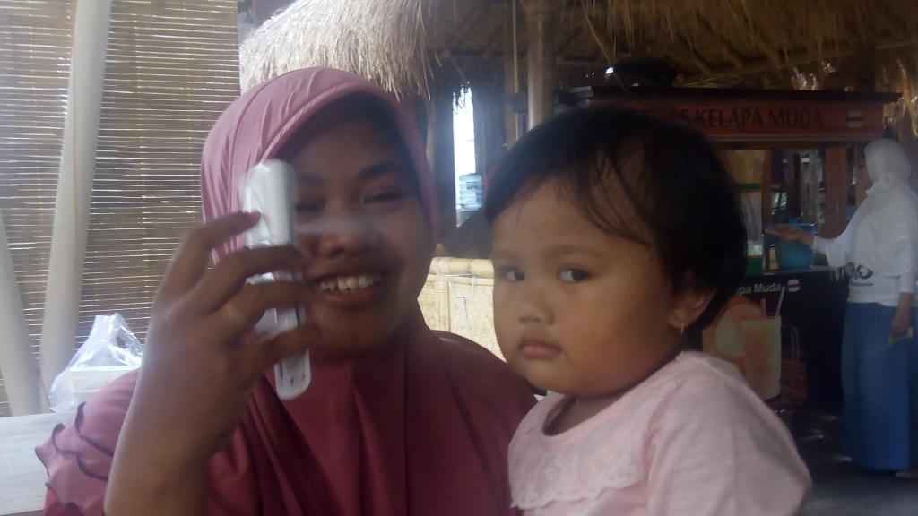 xl_adi's tweet photo. Udara panas lagi makan @EatRepublicID pakai nanospraymci with @metse03 http://t.co/Tl6fndst6M