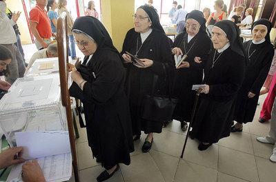 Sr_Dios's tweet photo. Primero a votar al PP, luego a misa a pedir perdón. Planazo del domingo.
#Eleccion2015 http://t.co/8WIp5Hobzm