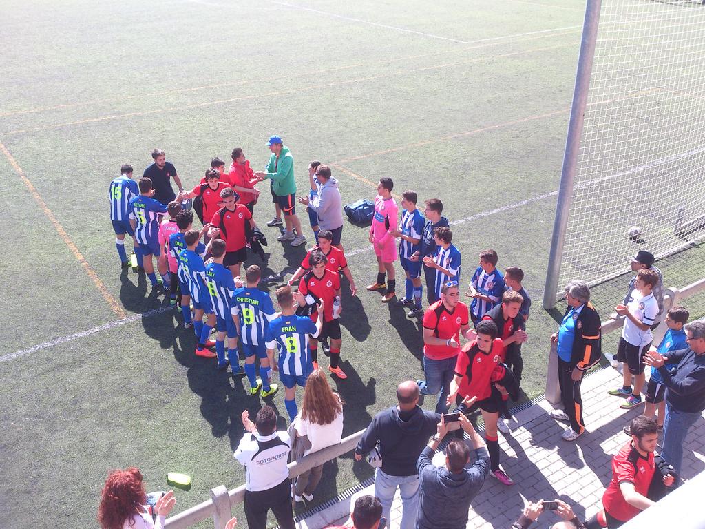 ClubDepCarranza's tweet photo. Desde @ClubDepCarranza felicitamos al @adosanchinarro campeón gr-6 Juvenil.
¡Enhorabuena chicos! http://t.co/SGxPYYtZn8