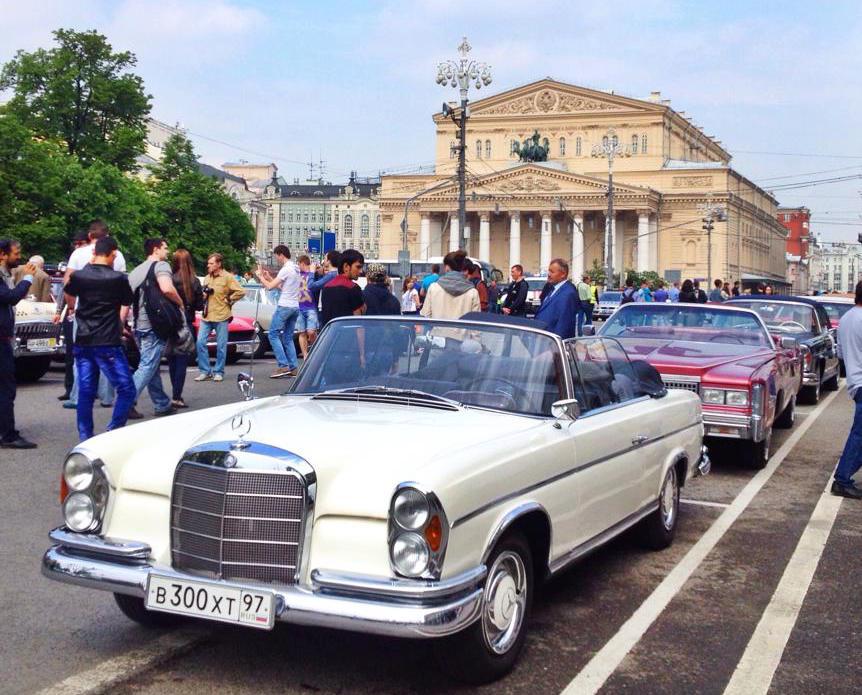 villagemsk's tweet image. Около отеля «Метрополь» сегодня пройдёт ралли ретро-автомобилей
the-village.ru/village/weeken…