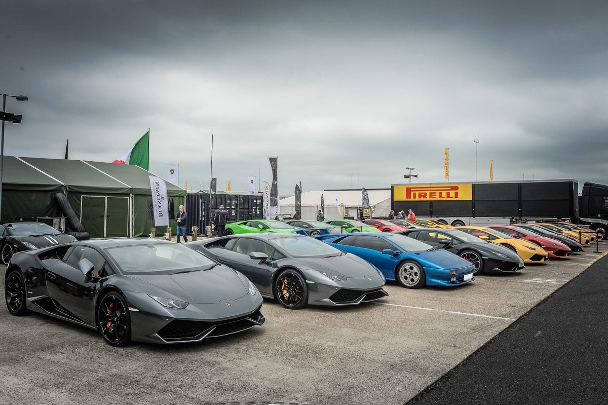 LamborghiniSC's tweet photo. Goodmorning from Silverstone. Cloudy and rainy day today, 10°C and humidity 92%. One hour to go #SuperTrofeo #LSTEU http://t.co/vUiqQesQWn