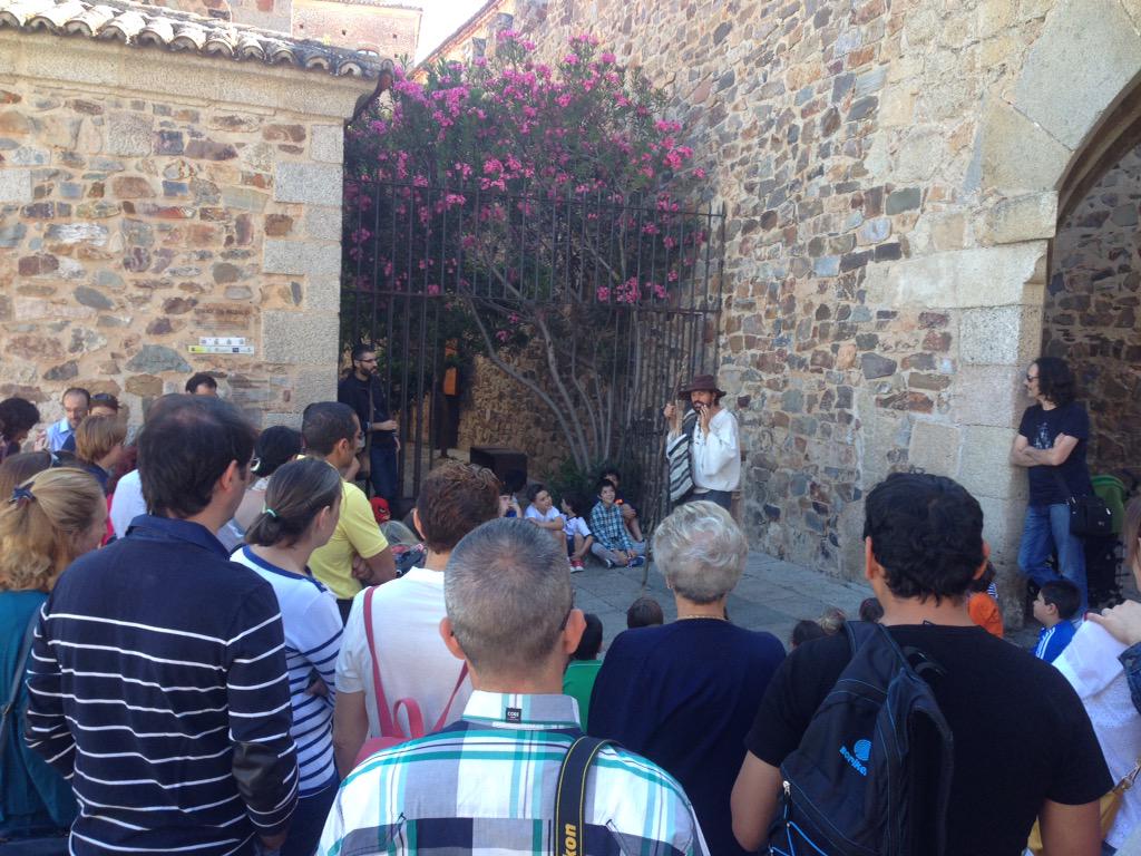 JxJuglar's tweet photo. Iniciamos en Arco de la Estrella #rutasteatralizadas #Cáceres con #Ampa CEIP Ntra Sra de la Montaña http://t.co/DmKjMc6K8Z