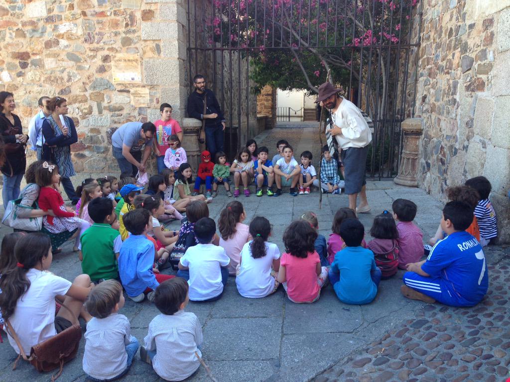 JxJuglar's tweet photo. Iniciamos en Arco de la Estrella #rutasteatralizadas #Cáceres con #Ampa CEIP Ntra Sra de la Montaña http://t.co/DmKjMc6K8Z