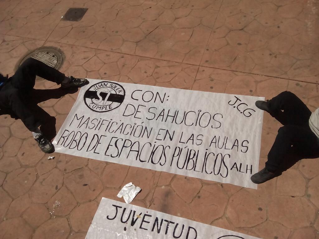 JCGetafe's tweet photo. Presentes ayer en el pregón de las fiestas de Getafe.#JuanSolerSiCumple http://t.co/p8sx9ik0sx