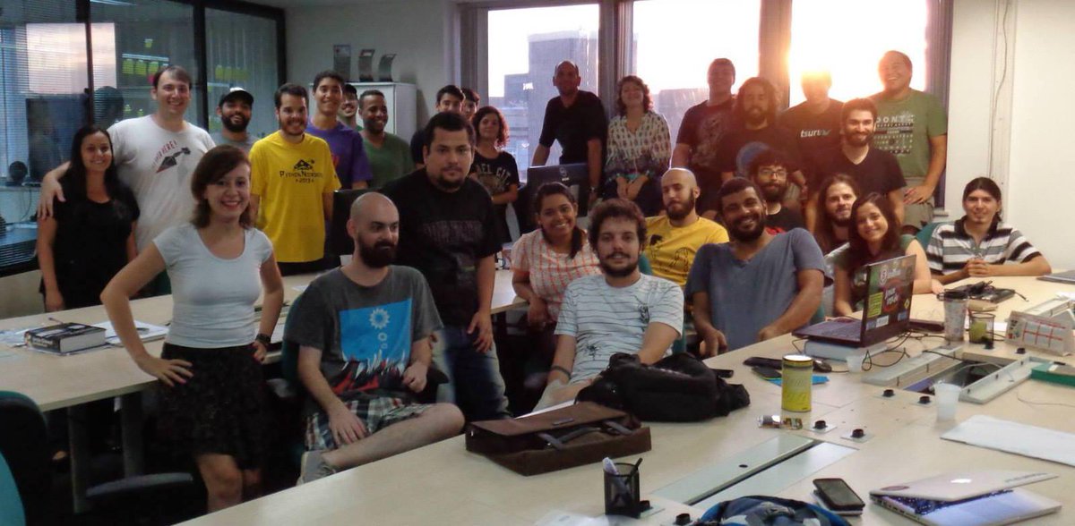 henriquebastos's tweet image. Pensa numa galera maneira… #pythonrio