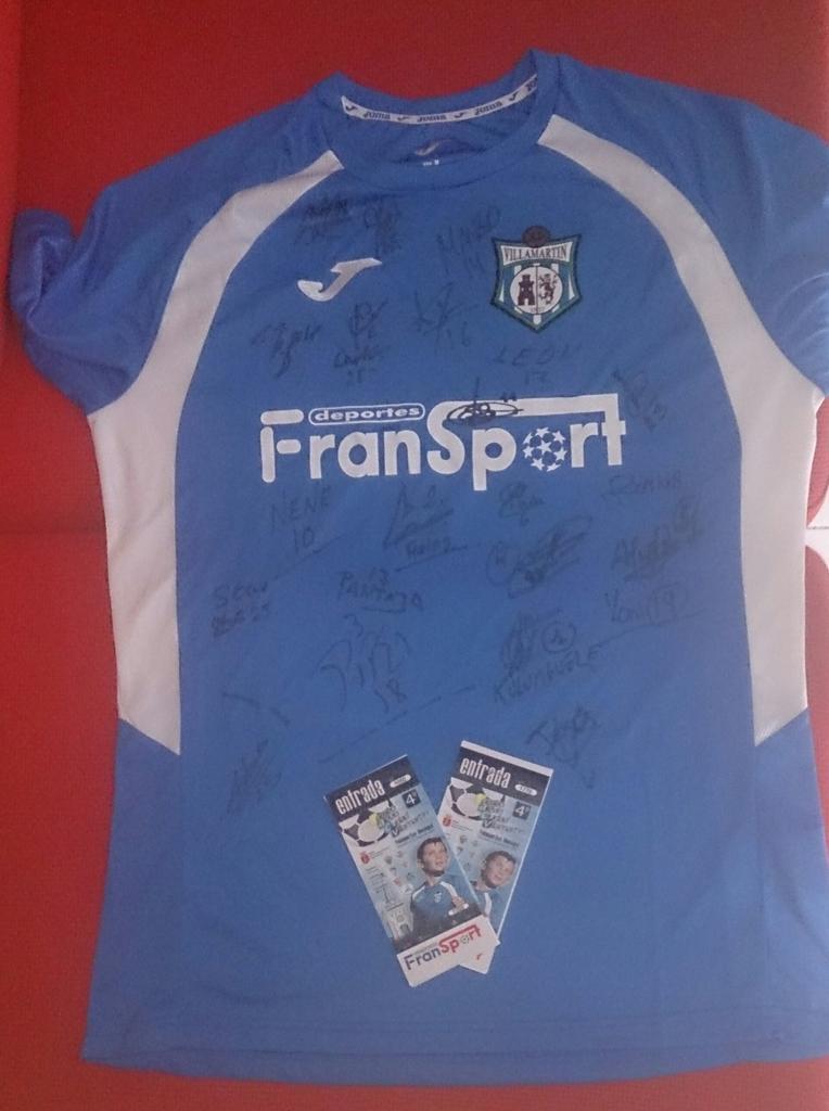TACVillamartin's tweet photo. No podía faltar! Ls jugadores del 1er equipo de la @UDVillamartin han firmado la camiseta para sortearla en el #4TACV http://t.co/J1RxrDLZnX