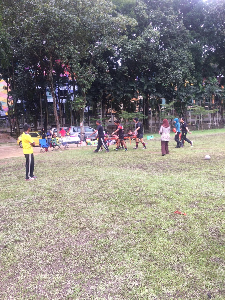 natodfr's tweet photo. Injured player being removed by stretcher http://t.co/ygq355JzIA