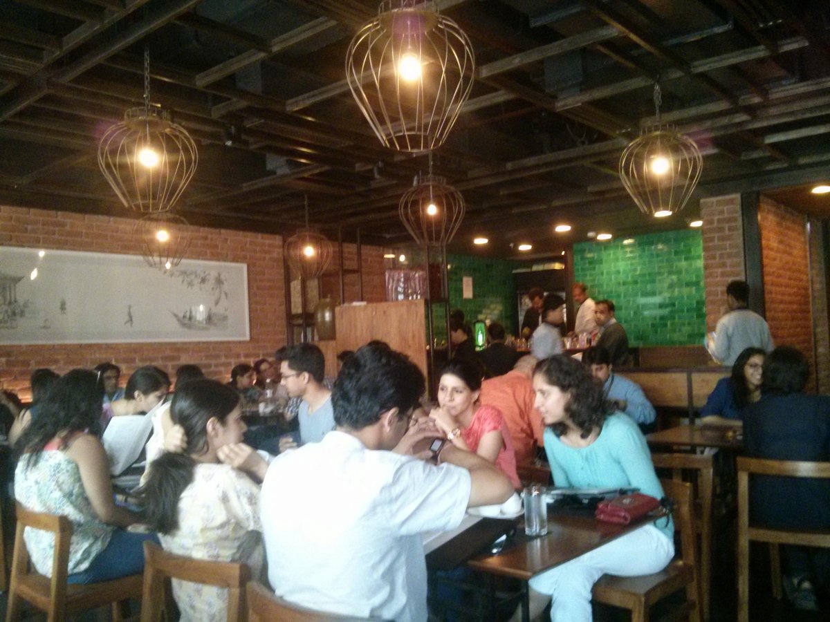 GoBuzzingaIndia's tweet photo. We ordered the #MongolianChicken served with rice, along with the #JumboCrabs! http://t.co/YwoDEZBFJg