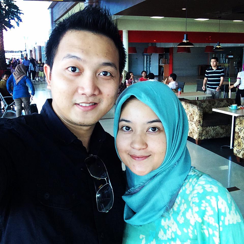 nadpeey's tweet photo. See you on August sayang 😘 jadi aku udah dilamar nih?! Hahahaaa 😁☺️😘 http://t.co/BqPmVFoAjk