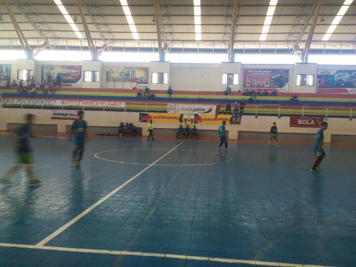 Daaaaan perebutan peringkat 3 sudah dimulai antara @@smandelasby vs <a href="/SMAN1G/">SMAN 1 Gedangan</a> #sportacularperbanas2015