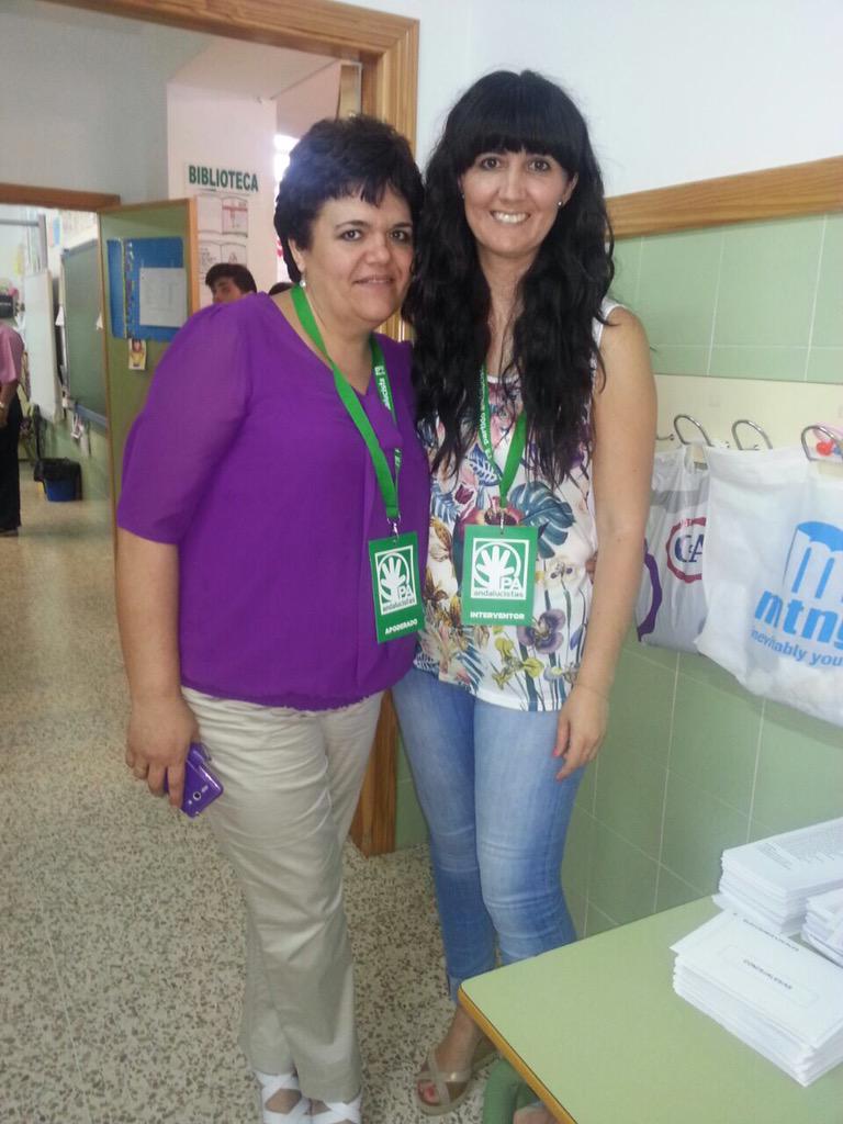 PA_VelezM's tweet photo. #ApoderadosPA #interventoresPA Araceli Bazaga y Mariló Camacho en el colegio Andalucía http://t.co/cfD4G2D87G
