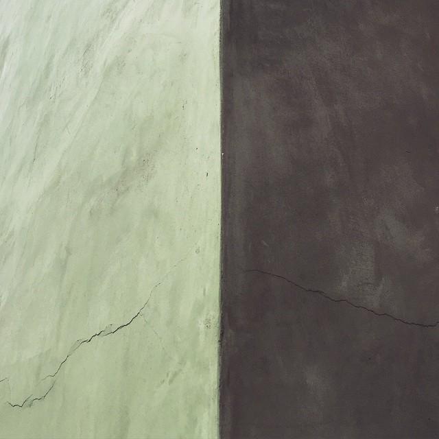 AimHighForLife's tweet image. #1line finds some #cracks in the #wall. Might want to get that checked out... ift.tt/1drGwQh