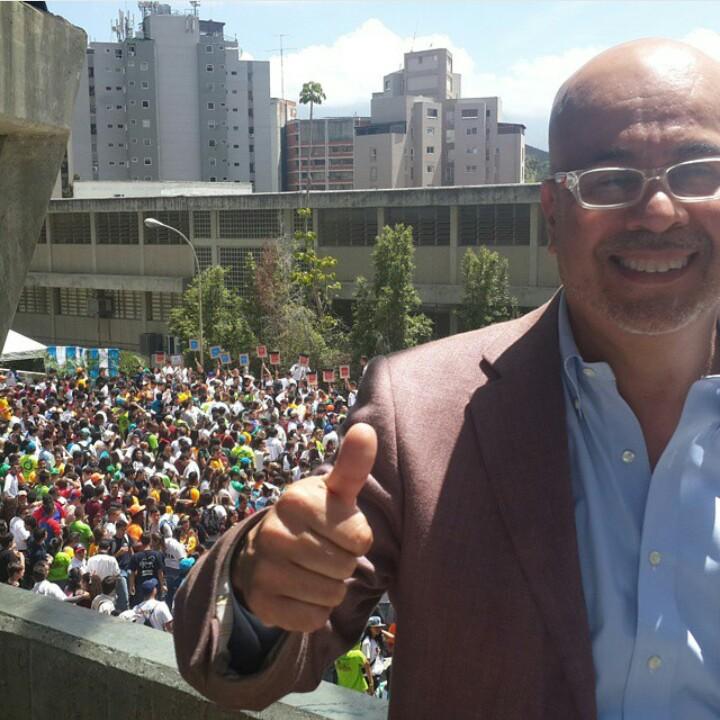 RanitaCamp's tweet photo. Gracias @carlossaulr por compartir con nosotros en un día tan especial e increíble 💚🐸 #TNC2015 http://t.co/TzG7FpTXC5