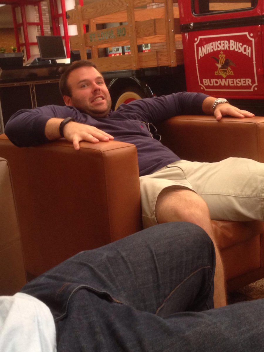BurtBretton's tweet photo. Relaxing at #homeofbud http://t.co/CnSKFCWcM4