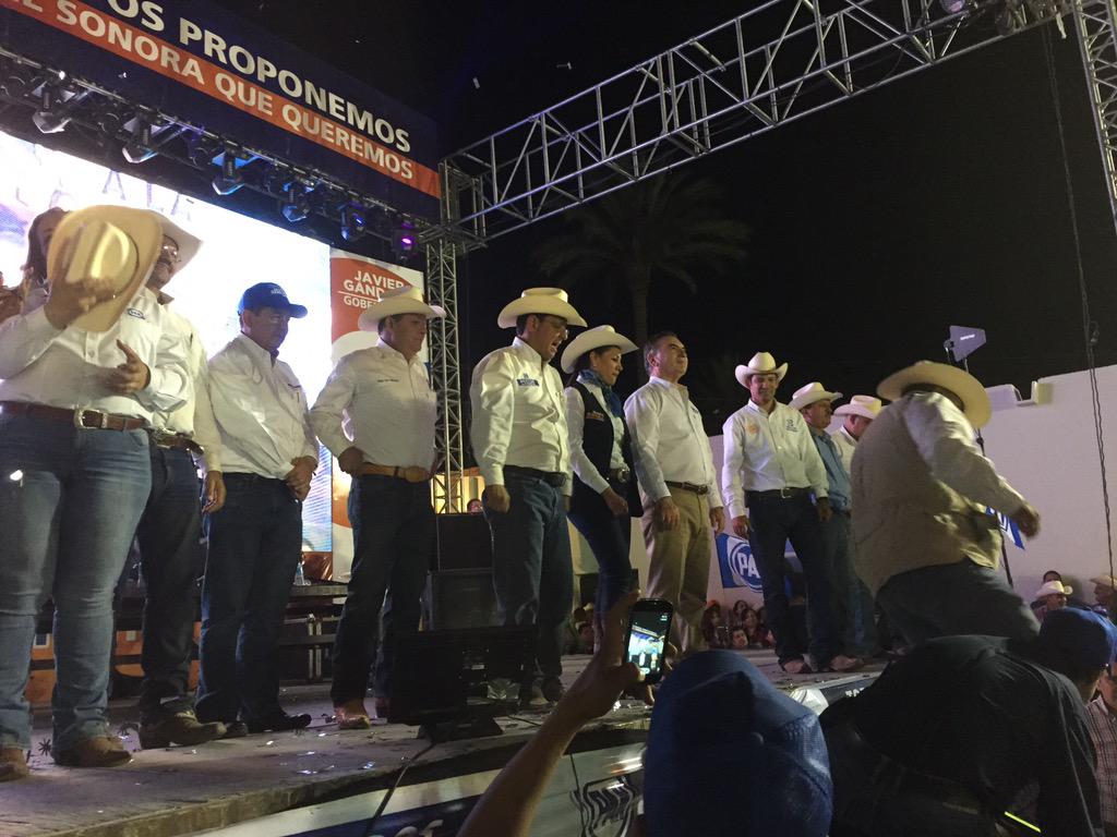 aguajito10's tweet photo. @hectorlagunat @JavierGandaraM @JavierDagnino proponiendo el URES q queremos @mikeleyva75 @PaolaHillo1 @Partida1Pablo http://t.co/CYK6h02PHa
