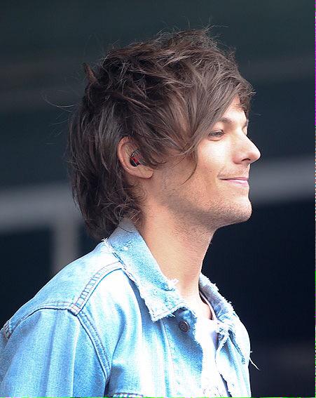 barbiemour's tweet photo. louis é o melhor ídolo,a melhor pessoa,sempre nos protege eu tenho um orgulho imenso dele eu te amo  #DearLouis http://t.co/aJiCVIFQww