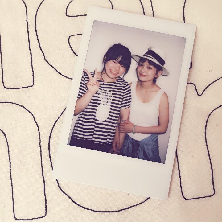 mkmk_rinakko's tweet photo. 最後に志穂ちゃんとチェキ♡
本当充実した空間でした🙌✨
またこういうイベントあったら参加したいな〜♩
あと次はお泊まりディズニーしたい!

#sunroute #mer http://t.co/gVDj4eedIr