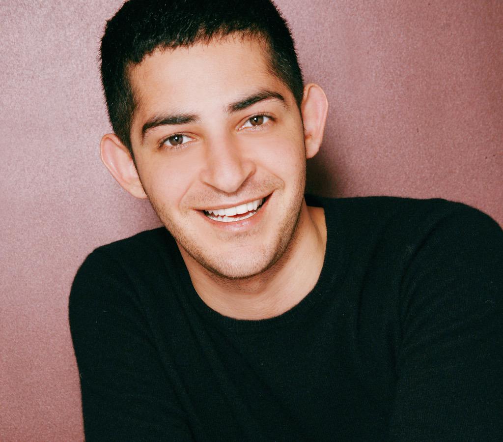 LaRayanBooks's tweet photo. #ConfessionsOfAWarChild author @ChakerKhazaal shares 13 Tips for Writing a #Novel. http://t.co/Eyvmt6NOq9 #AmWriting http://t.co/j1fPp8IyKH
