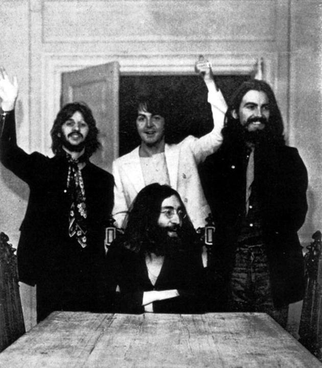 Know's tweet photo. The last photo of all four Beatles together, August 22, 1969. http://t.co/aX6nxMnByy