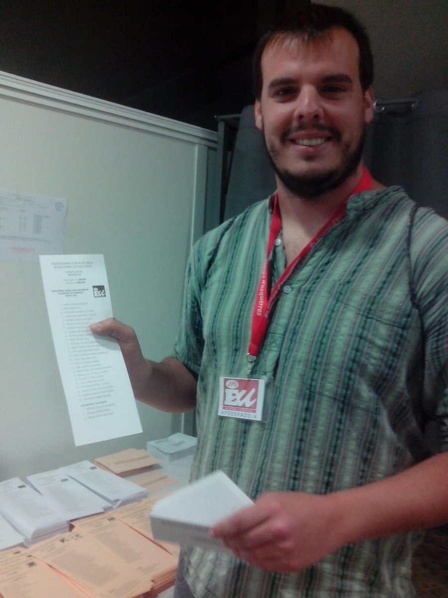 JovesEUelda's tweet photo. Nuestro número2 @iperezrico votando pr @Elda_EU @esquerraunida #EsTempsdevotar #EsTempsdEsquerres #ApoderEUvos http://t.co/p3FOx917D5
