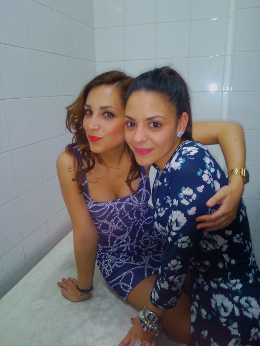 EloisaGv's tweet photo. Noche de reflexión con @lauranaran23 amiga xti M A T O!!! jajajjaja http://t.co/fF965qOvhA