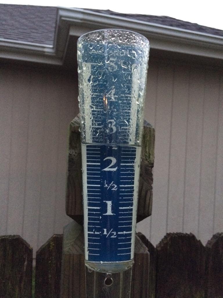 hrdrock2's tweet image. @NWSTopeka @dgcoem @WeatherRick NW Lawrence Round 1 of storms, 2.5&quot; #kswx #maketherainstop