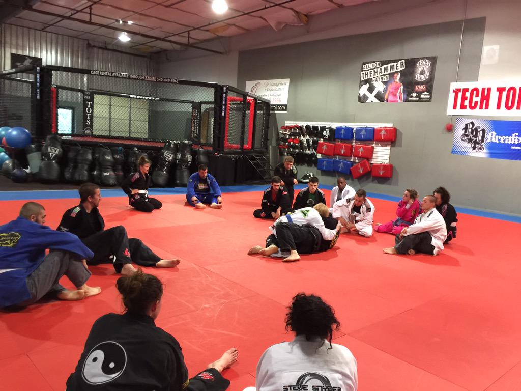 tech_mma's tweet photo. Good times at Tech MMA &amp; Fitness Academy!
#BJJ #techtopteam #Kickboxing #Christiansburg #Blacksburg #nrv #MMA http://t.co/LUHMrKiJIe