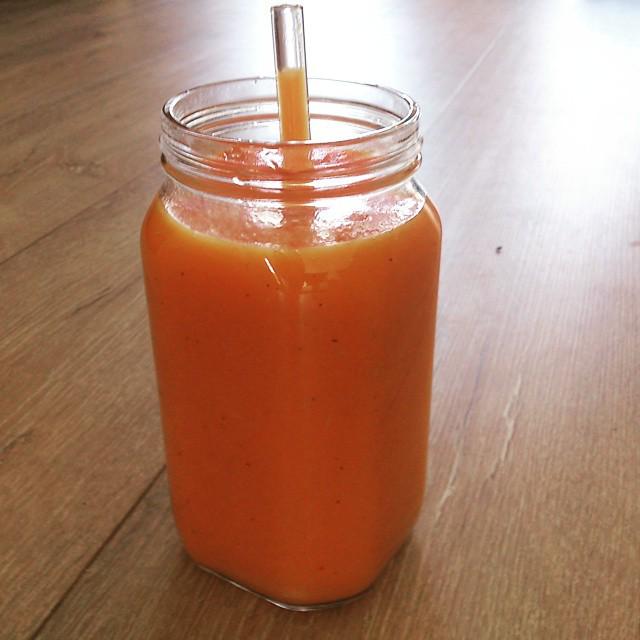 mostlyraw's tweet photo. #lunch #hclfrv #smoothie #bananas #papaya and #mangoes going for a bike ride to the beach,โฆ http://t.co/tWcXl6hNbr http://t.co/NRLKq6FmpW
