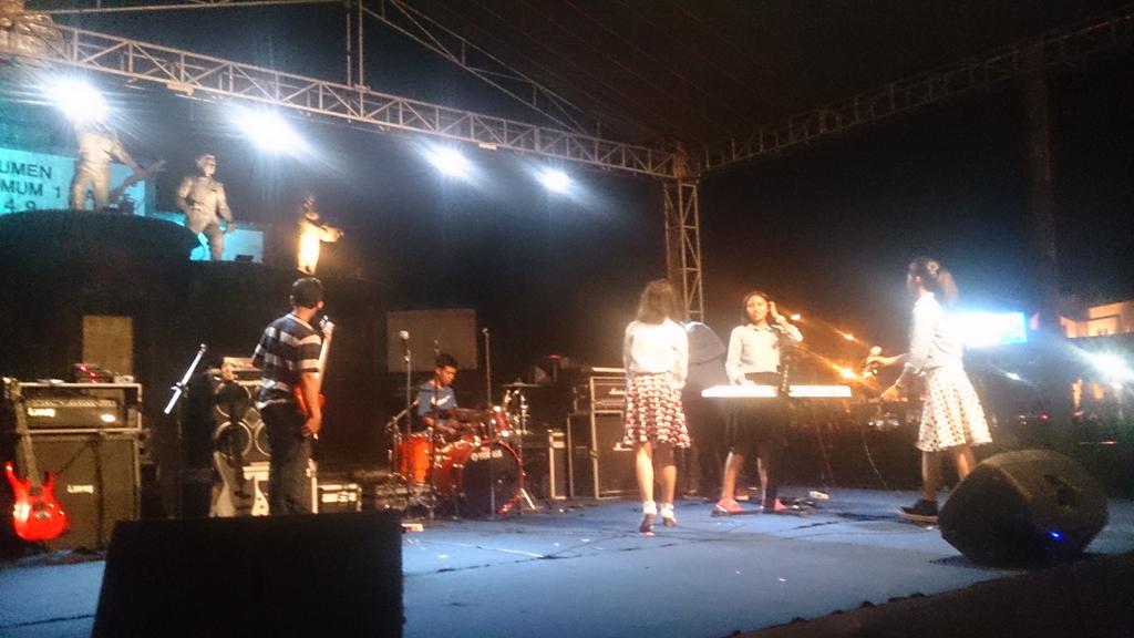Sekarang padzband on stage
Stlh ini ada Komunitas Magic Jogja on stage, penasaran? Mungkin engga. Tapi siap2 takjub😝