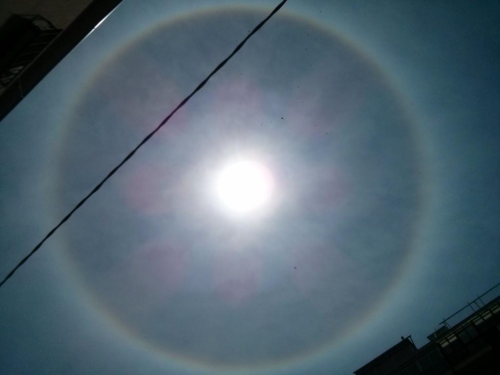 tovalik's tweet photo. @robertobrasero este es el sol de Madrid hoy http://t.co/2WKM2LMaNx
