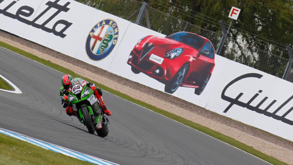 Plusmoto's tweet photo. Tom Sykes gana la carrera 1 de SBK en Donington Park, Rea 2º y Davies 3º http://t.co/4rnjYSZOCu http://t.co/clHoLPNau4