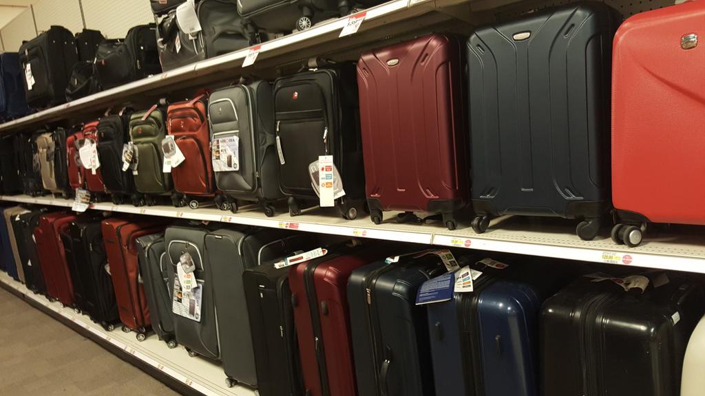 Imkim84's tweet photo. Shout out to our STL @KlausMarli and ETL-GE @targetjennifer  for making luggage impactFULL! #verynice #g391LODstrong http://t.co/y56vpwK9Jp