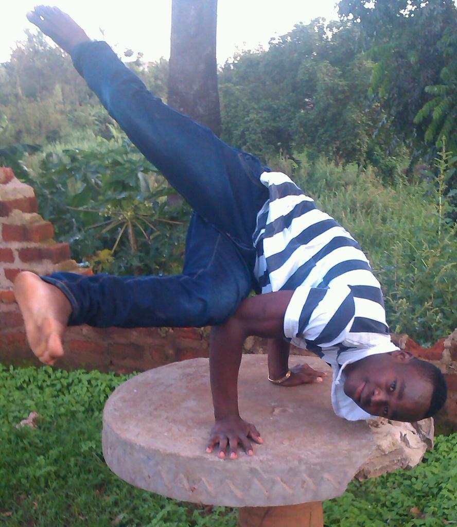 HojjoBizzy's tweet photo. Bboy is my everything in my life http://t.co/7qM1yo8uEI