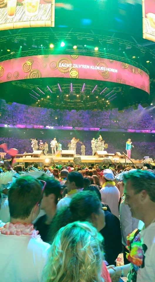 Factor12Music's tweet image. Wat hebben we genoten gisteravond bij @toppersIC :) En vanavond staan we daar weer! #genieten #68000toeschouwers