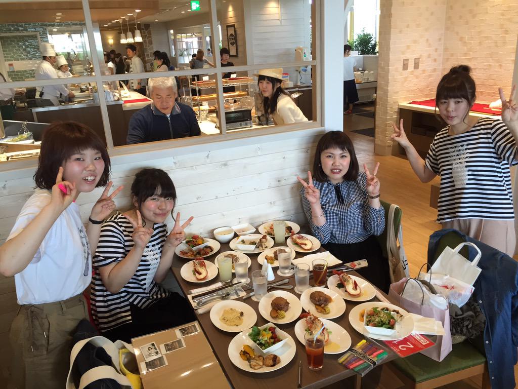 mkmk_rinakko's tweet photo. 武智志穂ちゃんのプレミアム女子会行ってきました\( ˆoˆ )/
まずランチビュッフェが豪華すぎて
どれも美味しかったです♡
もうすでにこれだけでも十分満足なくらい(笑)

#sunroute #mer http://t.co/DA0lW1IpjA