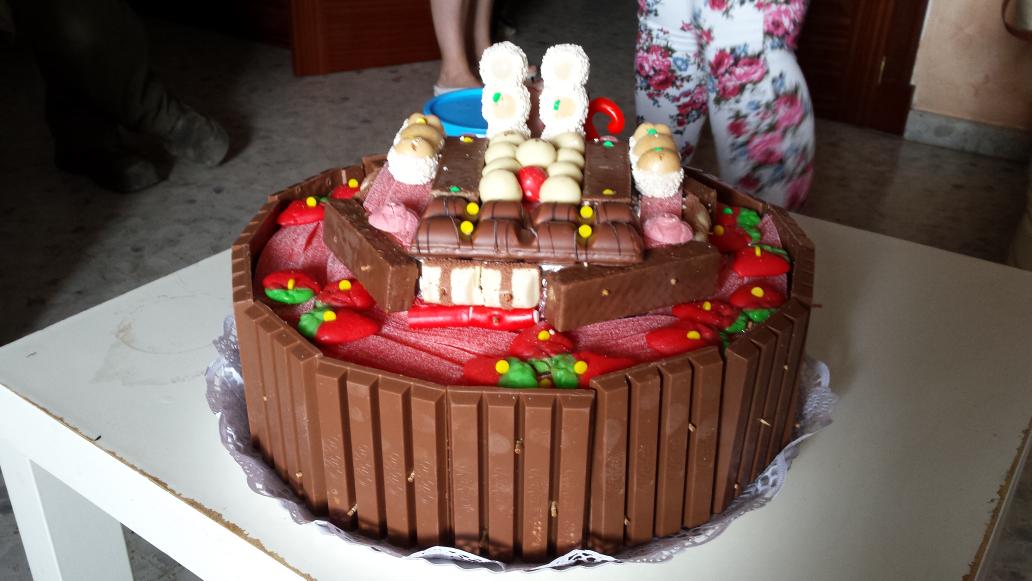 JosFranco94's tweet photo. Regalo de la familia Melgar Márquez @NeriMelgar95 🎂🎁🎉🎊 http://t.co/GKKLuWLSAH