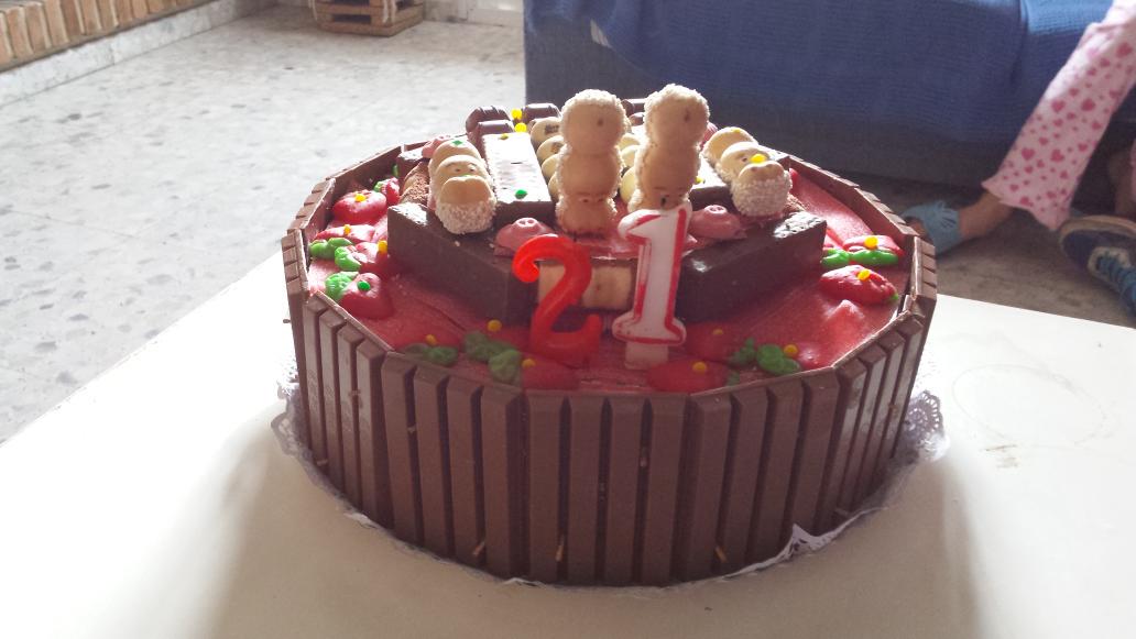 JosFranco94's tweet photo. Regalo de la familia Melgar Márquez @NeriMelgar95 🎂🎁🎉🎊 http://t.co/GKKLuWLSAH