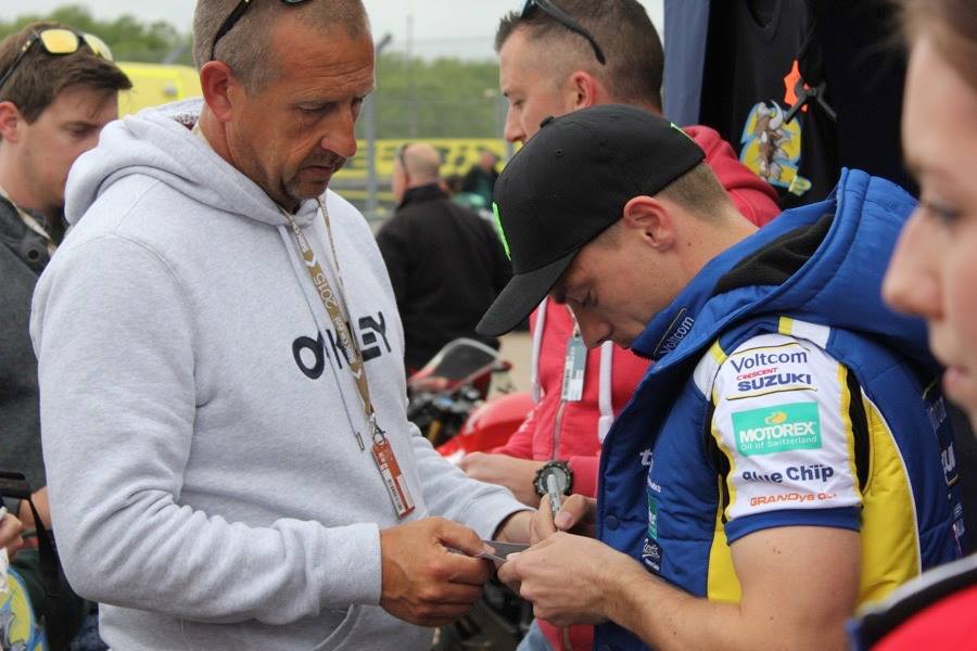 LowesTwins's tweet photo. @alexlowes22 & his fans @DoningtonParkUK @WorldSBK #GoLowes #22
( pics by @MarkKelly5508 )
@CORINNEPOWELL http://t.co/1Vp5rH9f7F