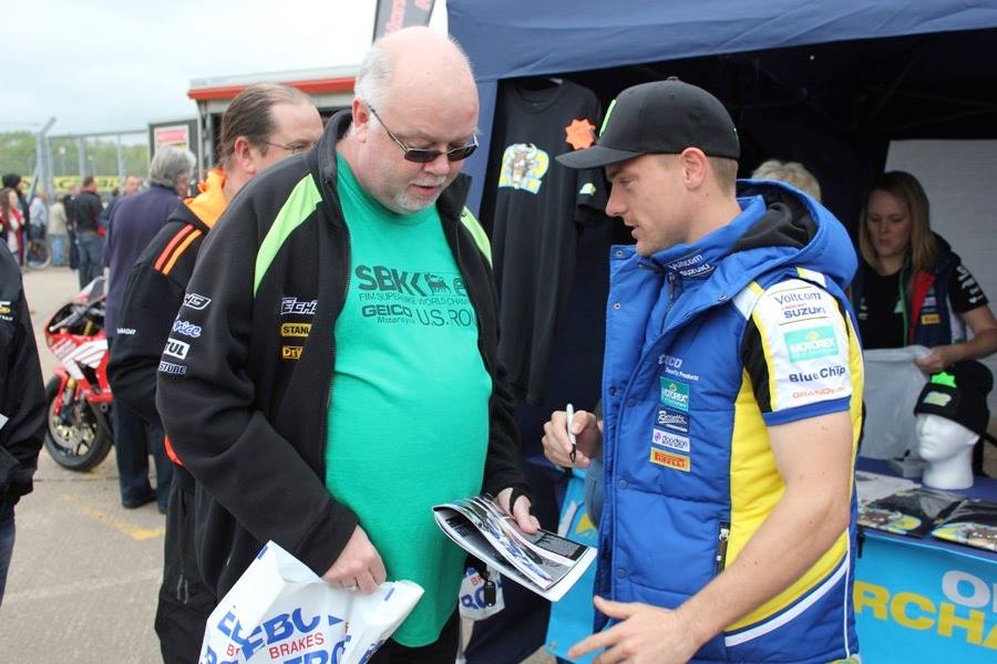 LowesTwins's tweet photo. @alexlowes22 & his fans @DoningtonParkUK @WorldSBK #GoLowes #22
( pics by @MarkKelly5508 )
@CORINNEPOWELL http://t.co/WM9ZIrmup4