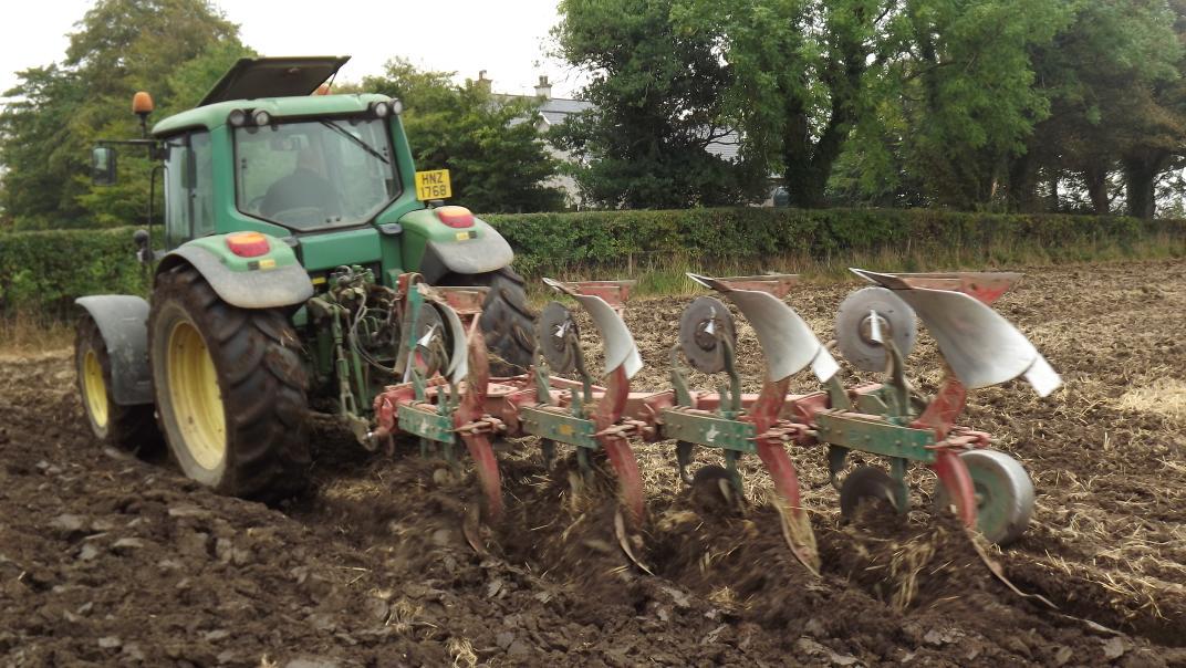 ArableMen's tweet photo. Working down stubble in Northern Ireland @KvernelandGroup @JohnDeere http://t.co/lhUpkfn8Fd