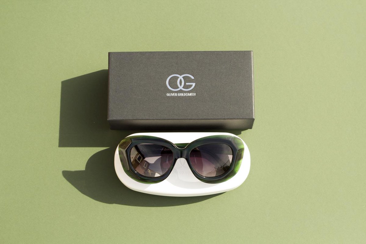 OCOGlasses's tweet photo. Check out this year's frame of the year from the British Optician Awards:
https://t.co/amC8NXlT6f #olivergoldsmith http://t.co/gFUI7C039D