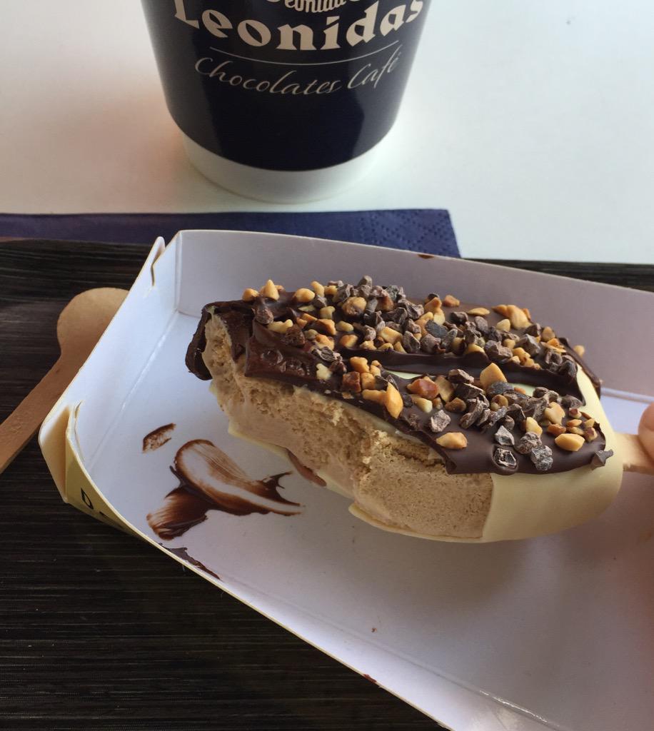 entisar_as's tweet photo. Happiness is.....
#coldseduction #Manon
#belgiumchocolates http://t.co/VFKrq1eoy5