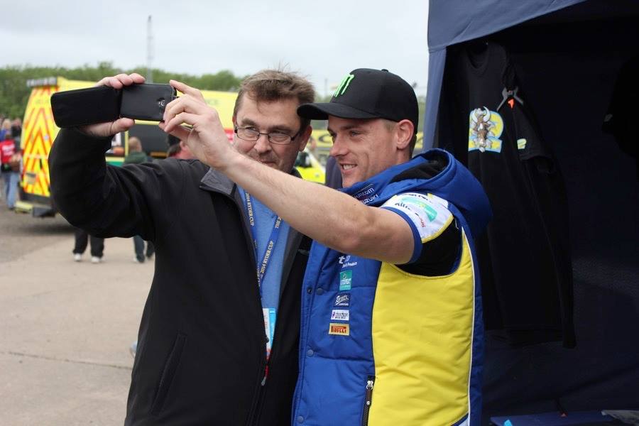 LowesTwins's tweet photo. @alexlowes22 & his fans @DoningtonParkUK @WorldSBK #GoLowes #22
( pics by @MarkKelly5508 )
@CORINNEPOWELL http://t.co/1adAtgL1A5