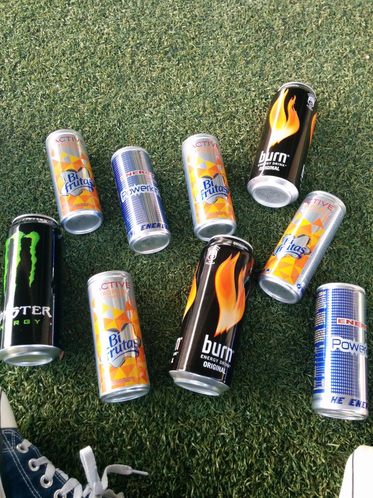 LidiaNavarroM's tweet photo. Preparando la droga para el periodo de exámenes @Marttaasm http://t.co/qKACKn2Ge0