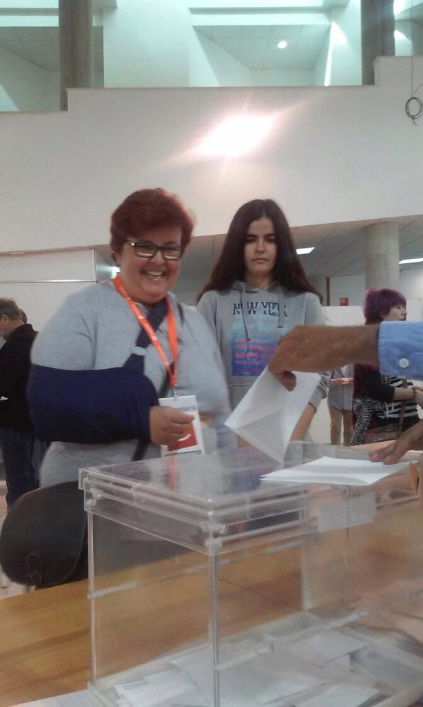 CompromisOnil's tweet photo. Amparo vota #ambValentia i #SumaCompromís ;) http://t.co/fpMUTSEQb4