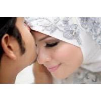 اكتب لكم يا سادة لتشهدوا، على قبلاتي لجبين حبيبتي،.......  ومن يشك فليوقع في التعليقات  ... ليجد الرد
